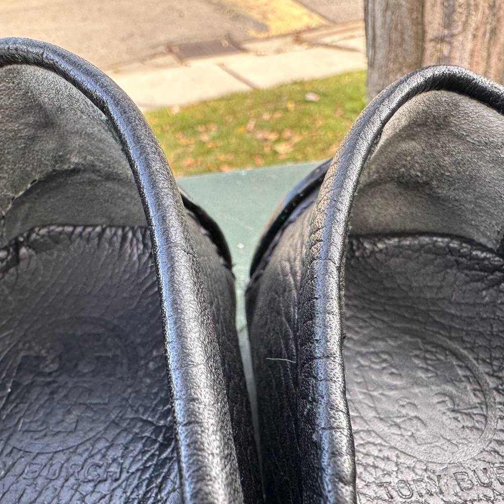 Tory Burch Black Leather Loafers with Gold Logo - Picture 7 of 12